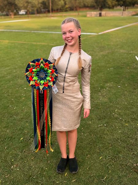 Lea en Cinders maak skoonskip by skou