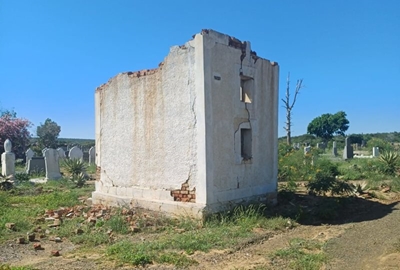 Jansenville-begraafplaas weer deur vandale geteiken