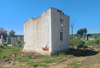 Jansenville-begraafplaas weer deur vandale geteiken