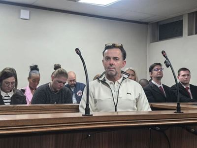 Peet Viljoen to spend another week behind bars, faces 400 charges
