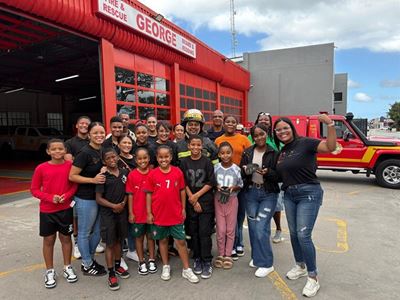 Rosemoor-kinders ontmoet hul helde by brandweer
