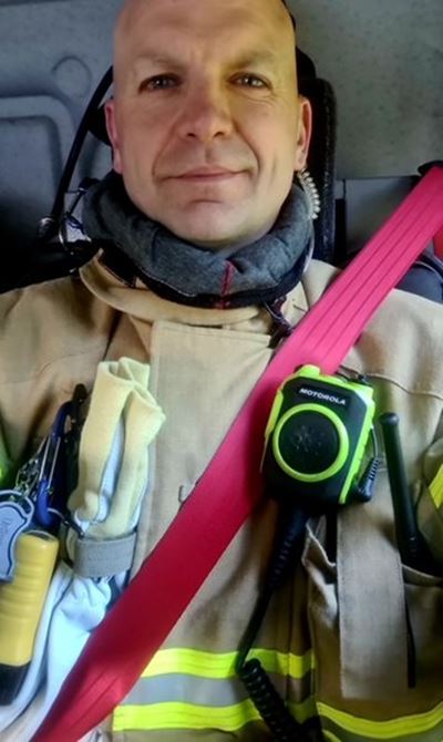 Badge swap links Knysna and Kiwi firefighters