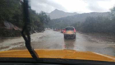 50 mense sit in Meiringspoort vas 