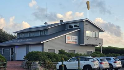 Heroic rescue at Herolds Bay saves visiting student pilot