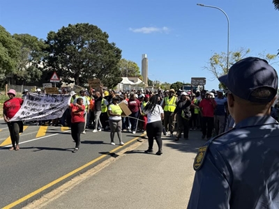 Marching Bossiesgif residents demand permanent land