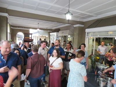Feestelike eerste netwerkaand vir besigheidskamer