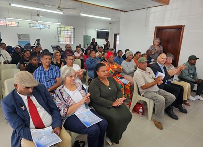 Small businesses in Pacaltsdorp receive smart phones