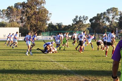 George en Oudtshoorn pak mekaar op rugbyveld