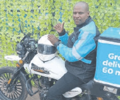 Sixty60 rider’s roadside rescue wins hearts across SA
