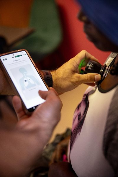 Over 100 residents receive AI-powered TB screening at Cape Town Health Day