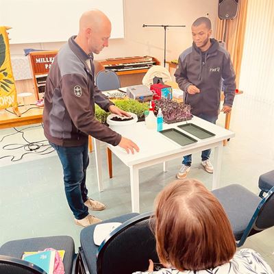 VLV leer van mikrokruie en inheemse plante