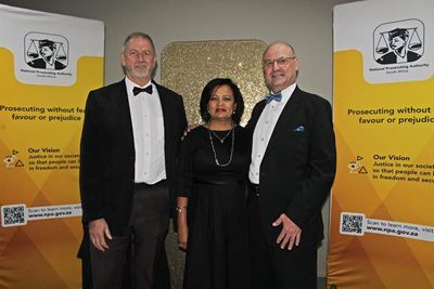 MP Heyns groet hof