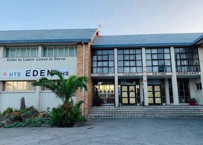 Attack on young referee (14) outside school