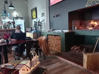 Vergeet van die kragonderbreking en kuier snoesig by Signor Vino