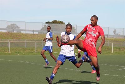 Fast Eleven miss chances at home