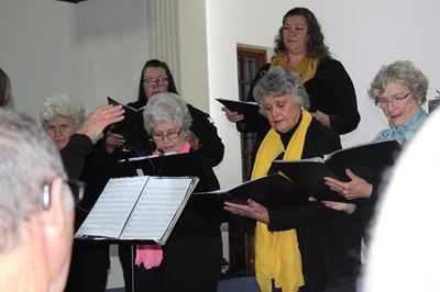 Die Stilbaai Sangers sing oor die lewe, liefde en die reën