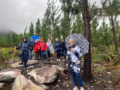 Riversdal-tuinbouklub trotseer reën op Garcia-wandelpad