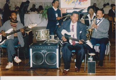 Mosselbaai-musieklegende sterf op 77