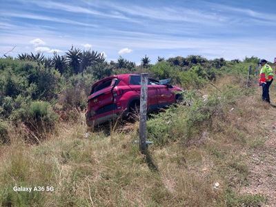 Jong vrou ernstig beseer in ongeluk op N2