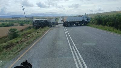 Omgekantelde sleepwa versper N2 by Heidelberg