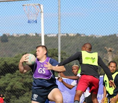 Henno daag persepsies oor mansnetbal uit