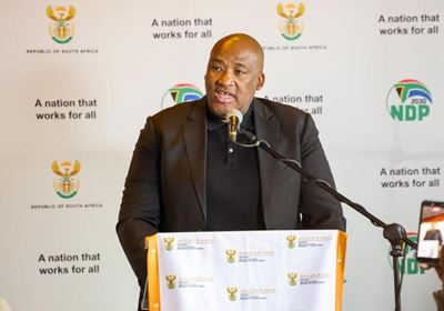 McKenzie denies withdrawing Graaff-Reinet name change
