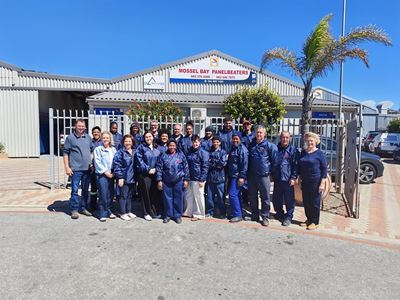 Mosselbaai Paneelkloppers vier 40 jaar van vakmanskap en vertroue