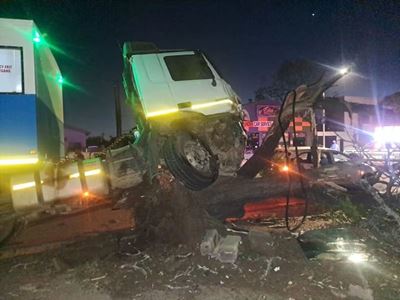 No fatalities reported after multi-vehicle crash on Nelson Mandela Boulevard