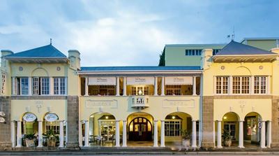 Queens Hotel: Tydlose luukse met ’n moderne aanslag in die Volstruishoofstad