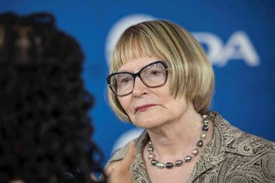 Zille warns about small parties after McKenzie reveals negotiations to keep DA out of power