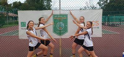 George-Suid se tennisspanne skitter by Rising Stars-toernooi