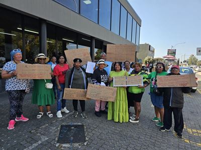 Seniors eis verdubbeling van ouderdomspensioen tydens Sassa-protes