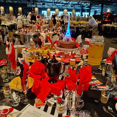Koppie vir Kansa benodig gasvroue vir tafels van 10