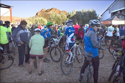 Opwinding met Red Stone fietsry- en veldwedloop-naweek