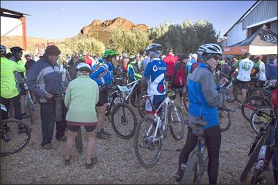 Opwinding met Red Stone fietsry- en veldwedloop-naweek