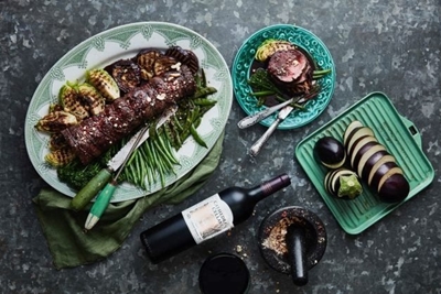 Recipe: Rolled beef fillet with balsamic and red wine reduction