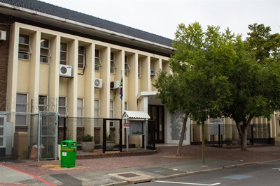 Fourore over new directors