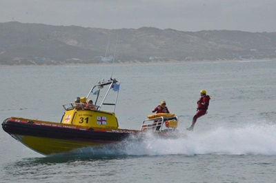NSRI assist yacht