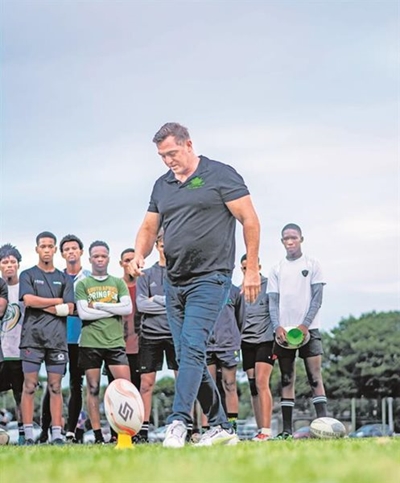 Montgomery inspires young players at Knysna United Rugby Club