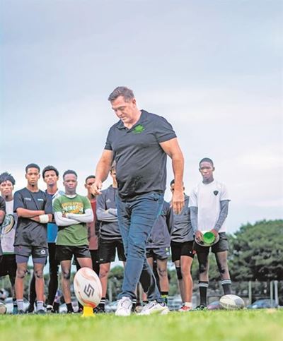 Montgomery inspires young players at Knysna United Rugby Club