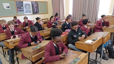 Leerders stem vir Dorp van die Jaar