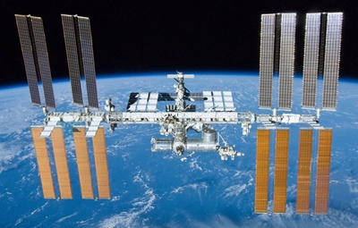 Russian, North American astronauts return to earth