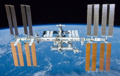 Russian, North American astronauts return to earth