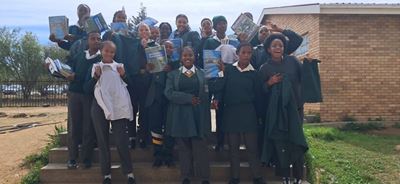 Groot donasie bring vreugde by Michausdal Senior Sekondêre Skool