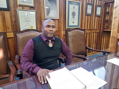 Pastoor, pa, man - nuutste Mosselbaai-raadslid gesels