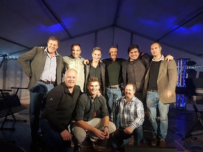 Oakdale-oudskoliere vier 90 jaar-fees