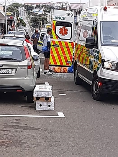 Fietsryers bots teen voertuig in Marshstraat