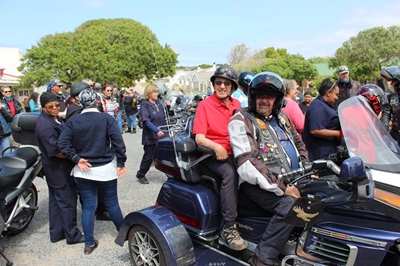 Motorfietse brul vir Huis Stilbaai