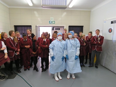 Hoërskool besoek patologiese eenheid