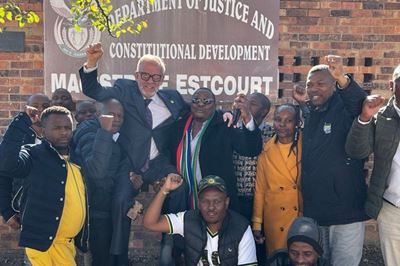 Carl Niehaus to sue the state for humiliation